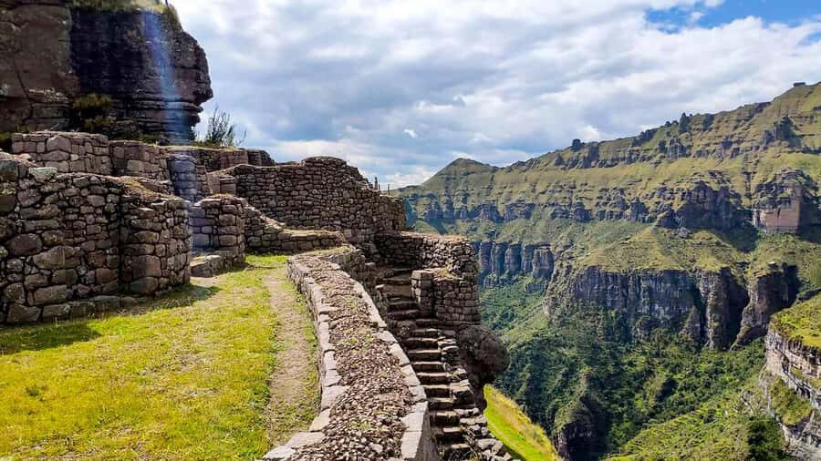 From Cusco: Waqrapukara day tour with meal - Sangarara stop and the zigzag road to the trailhead