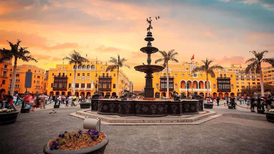 From Lima: City tour Prehispanic + Colonial & Modern Lima - From Miraflores to Huaca Pucllana: the pre-Hispanic opening