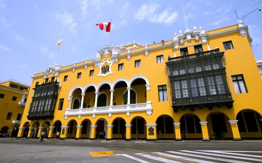 From Lima: City Tour with Catacombs & Pachacamac Inka Ruins - Plaza de Armas: where Lima’s big names show up in one square