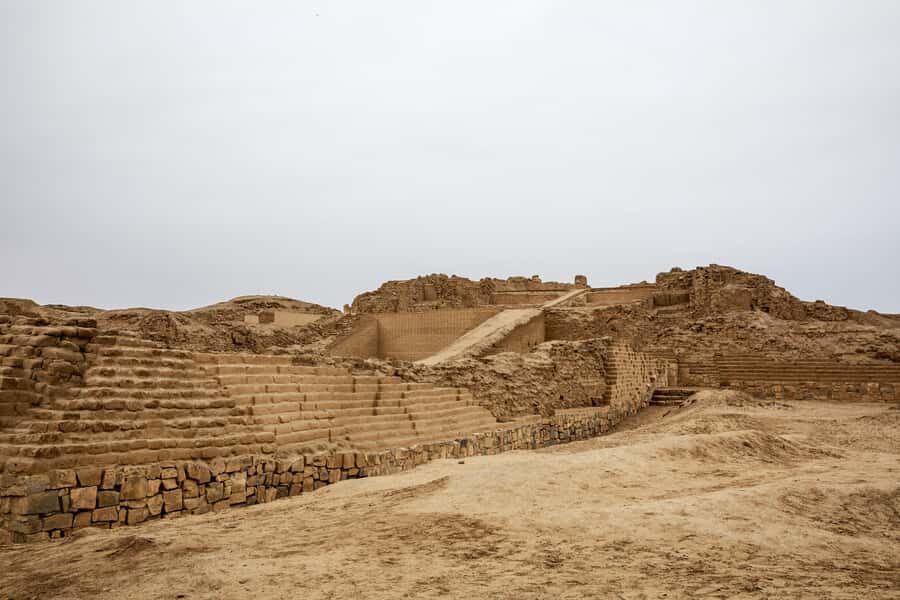 From Lima: Excursion to the Temple of Pachacamac - Temple of the Sun and Temple of the Moon: what the guide helps you see