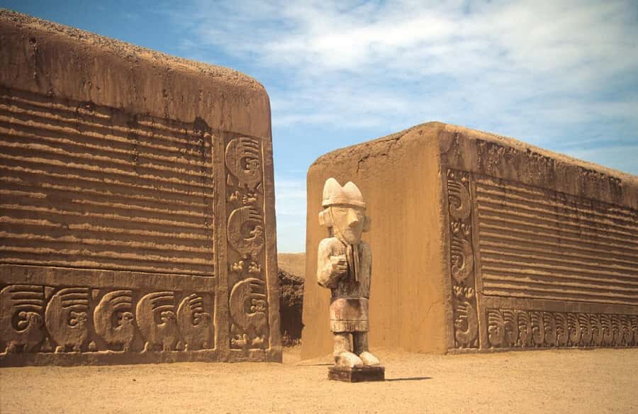 From Trujillo: Temple of the Moon and Sun and Chan Chan - The 10:00 AM pickup and the ride to Campiña de Moche