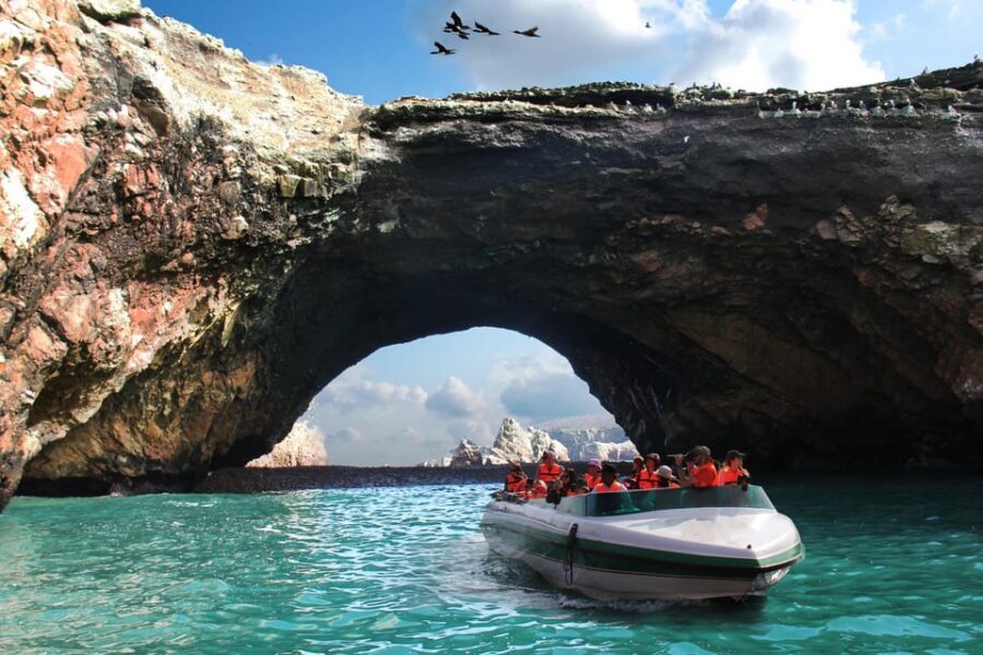 Full Day | Ballestas Islands - La Catedral, Punta Santa María, and Playa Roja: the best viewpoint trio