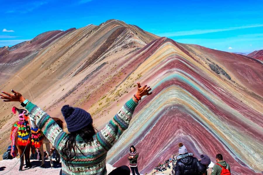 FULL DAY| MOUNTAIN OF COLORS ON HORSEBACK - The guided trail start: 2 hours of views, camelids, and acclimation practice