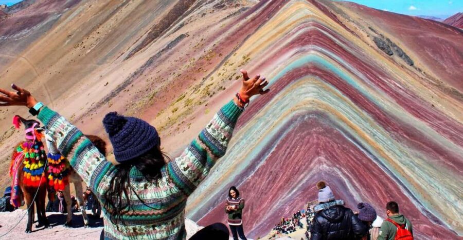 FULL DAY| MOUNTAIN OF COLORS ON HORSEBACK - Horses one way (ascent): convenient, but choose how you feel about it