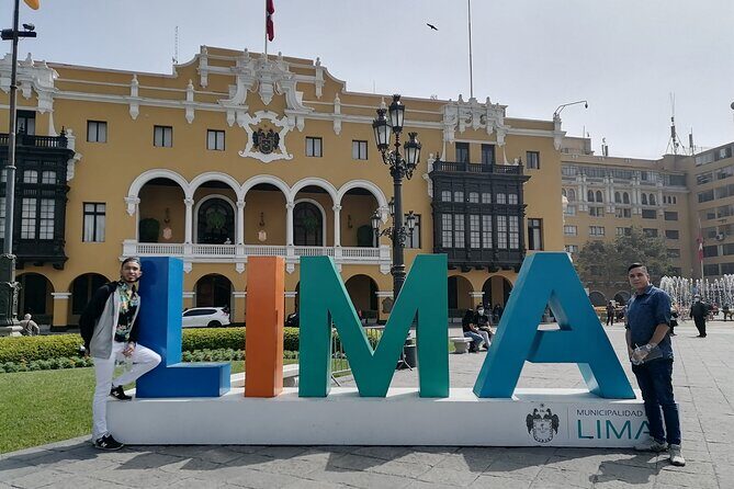 Guided Tours in Colonial and Modern Lima - Stop 1: El Parque del Amor on the Malecon Cisneros