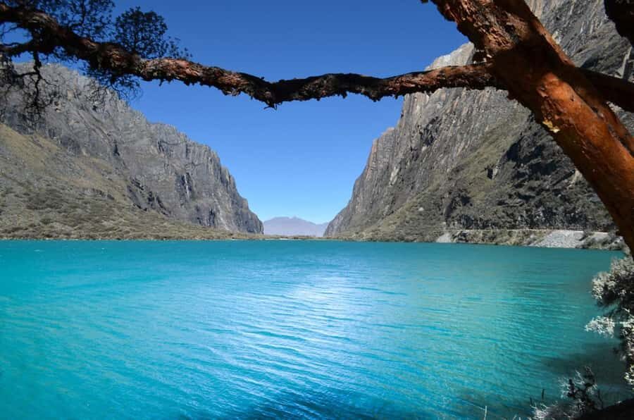 Huaraz: 3-hour Trek to Laguna 69 with Optional Lunch - The 30 minutes at the shore: photos, rest, and waterfalls
