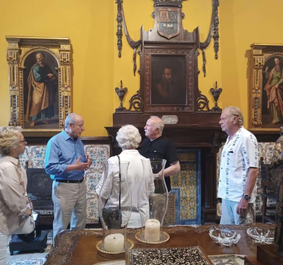 La casa de Aliaga, an alive colonial jewel at Lima center. - Entering Casa de Aliaga: location and first impressions near the palace