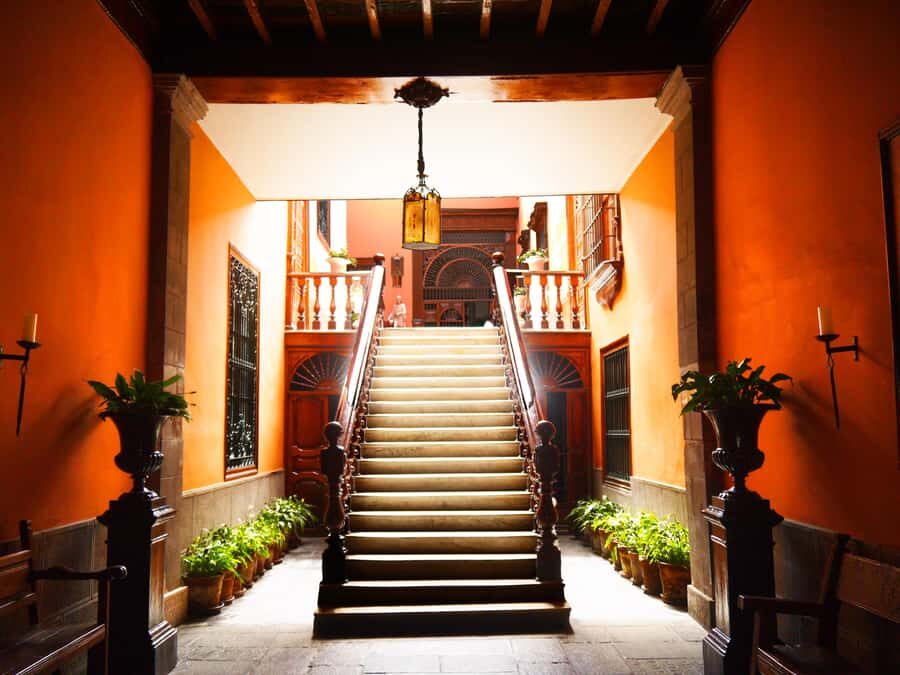La casa de Aliaga, an alive colonial jewel at Lima center. - Who should book this Casa de Aliaga tour?