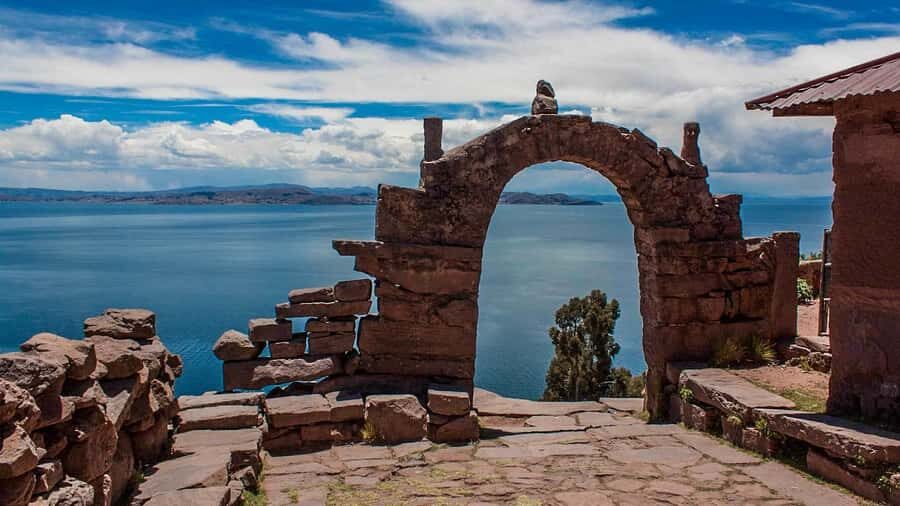 Lake Titicaca 2-Day Tour to Uros, Amantani and Taquile - Taquile Island and Weaving: Not Just a Souvenir Stop