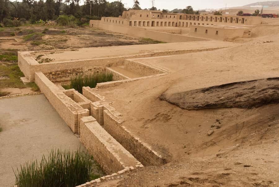 Lima: Barranco and Temple of Pachacamac Half Day Tour - Barranco’s bohemian route: art, architecture, and the Bridge of Sighs