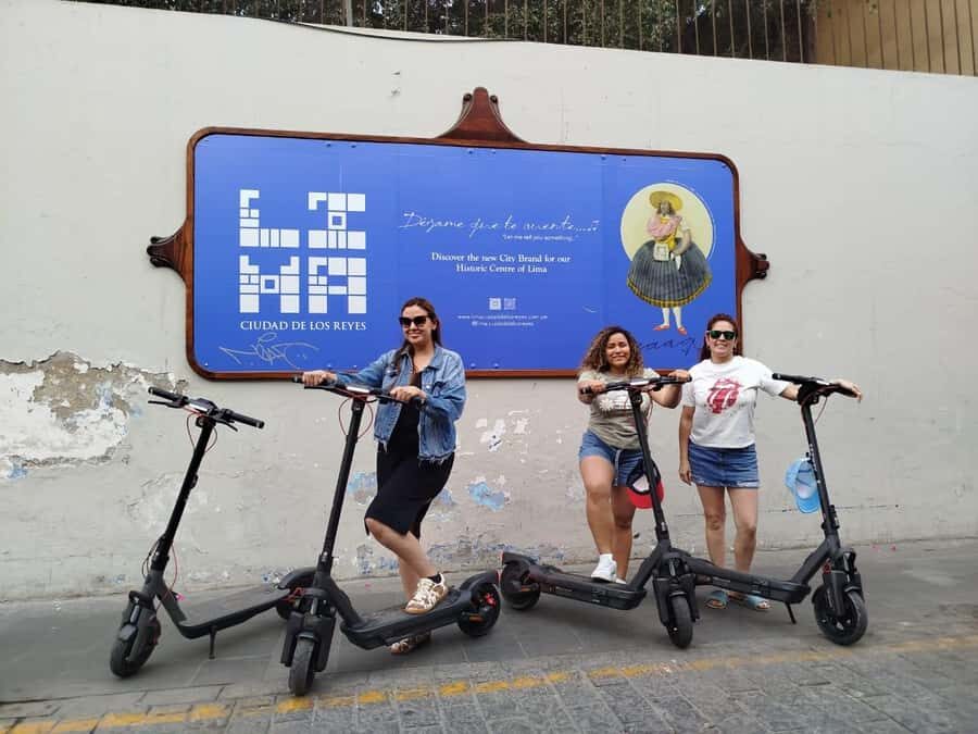 Lima Bike Tour: La Costa Verde & Jesus Statue in Chorrillos - Barranco’s old streets: murals, murals, and more murals