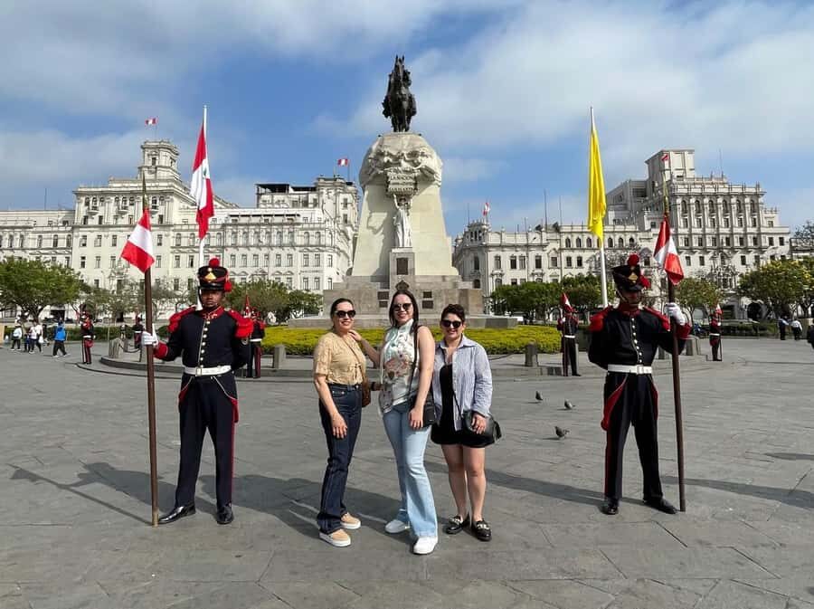 Lima: City Highlights Walking Tour & Catacombs - Iglesia de La Merced: A short stop with big-impression architecture