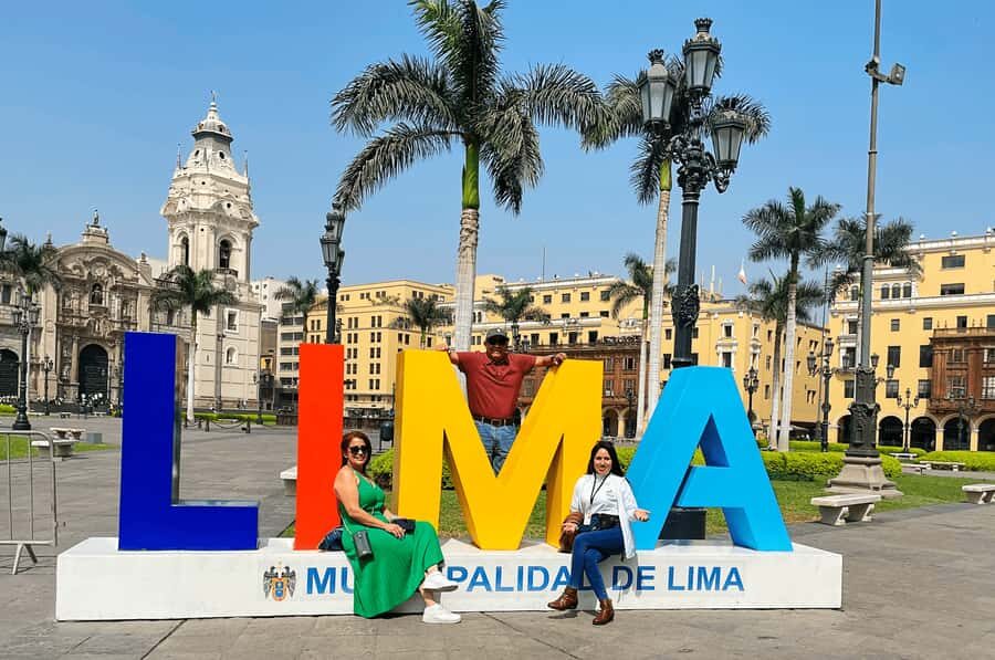Lima: City Highlights Walking Tour & Catacombs - House of Peruvian Literature: When a former railway station becomes culture