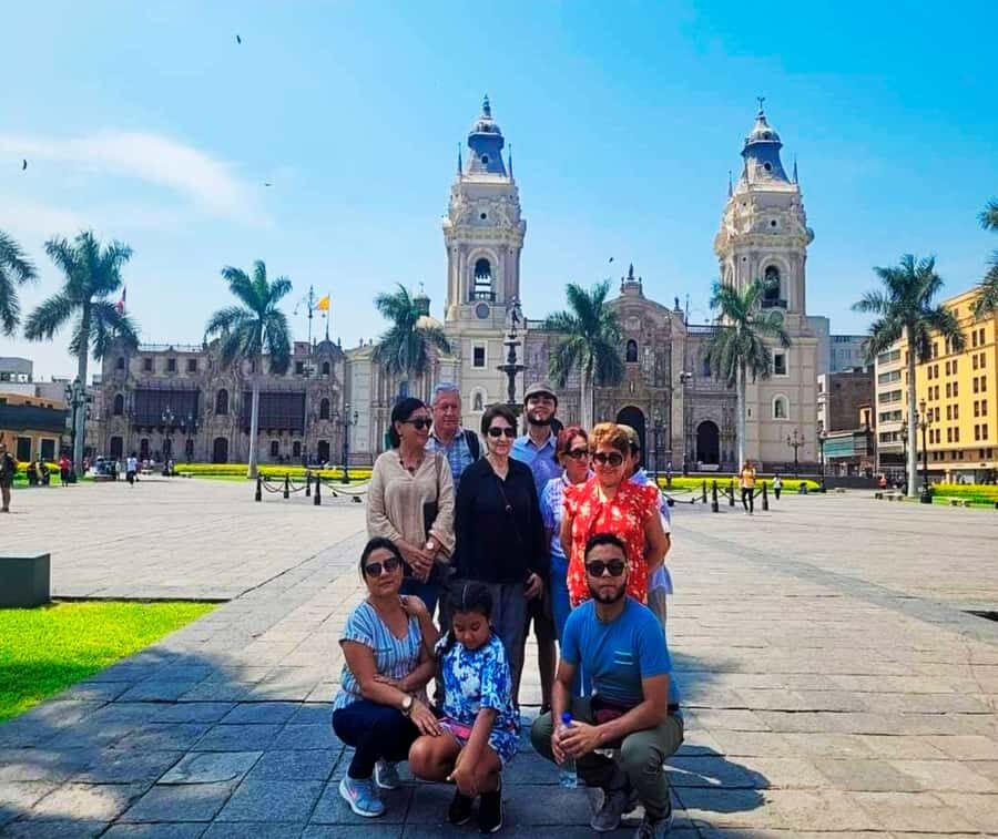 Lima: City Highlights Walking Tour & Catacombs - Jirón de la Unión: The old-money street that still tells a story