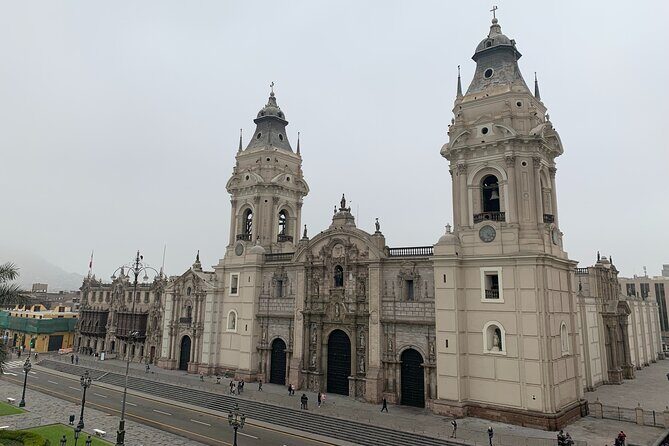Lima City of The Kings Walking Tour Including Catacombs - Plaza San Martín: your first “Lima locals still love this” moment