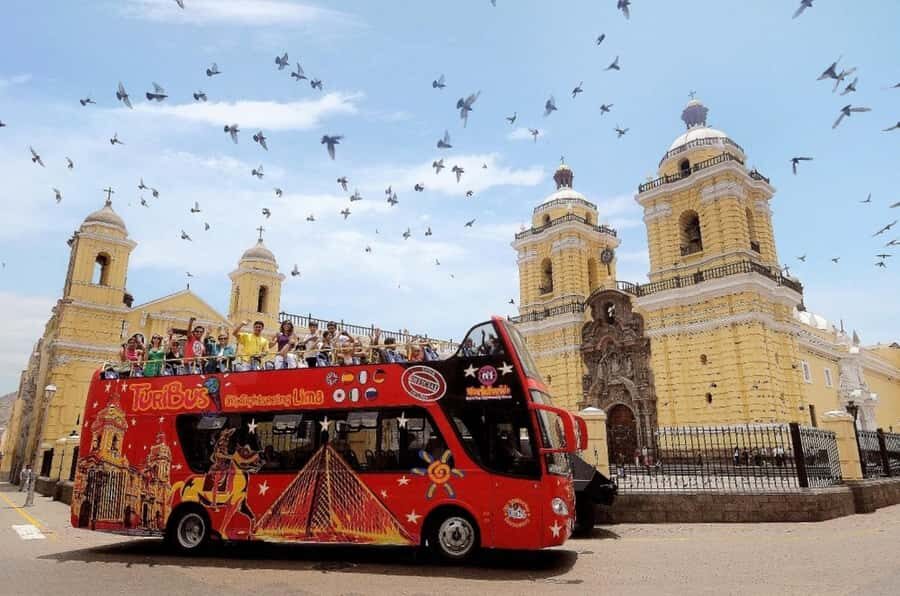 Lima : City tour 360° Panoramic bus - Sightseeing Tour - Parque de la Reserva and the Magic Water Circuit: spectacle with a backstory