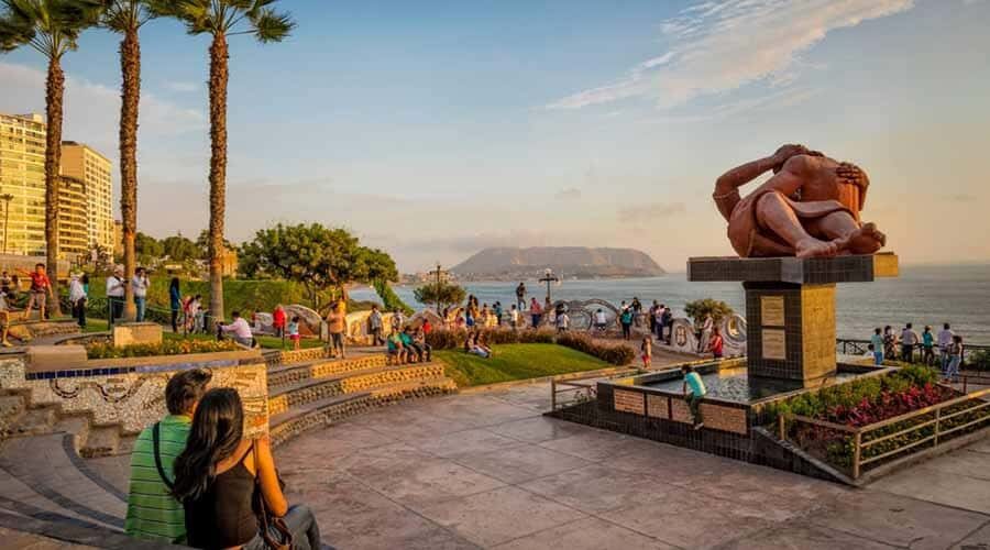 Lima : City tour 360° Panoramic bus - Sightseeing Tour - San Isidro viewpoint: modern Lima between the old capitals