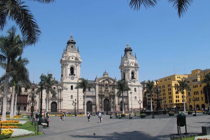 Lima City tour and Catacombs Museum (04 hours) Private Tour with guide in Lima - Stop 2: Huaca Pucllana and the clay-built past