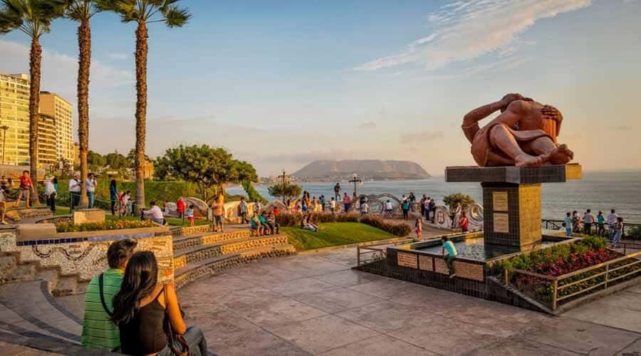 Lima : City Tour by Panoramic Bus - Walking & Catacombs - Magic Water Circuit at Parque de la Reserva: the fountains that make a point
