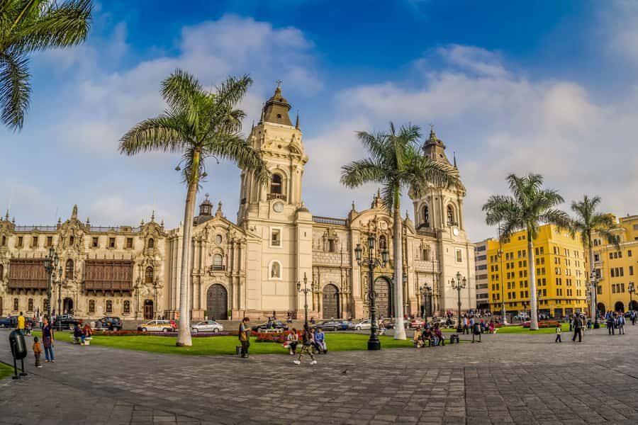 Lima: Historic Downtown, Miraflores & Catacombs Private Tour - Miraflores coast: Malecón Cisneros and Parque del Amor/Love Park