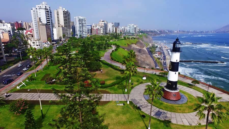 Lima: Historical, Colonial, and Modern City Tour - Starting in Miraflores and San Isidro, then getting your bearings fast