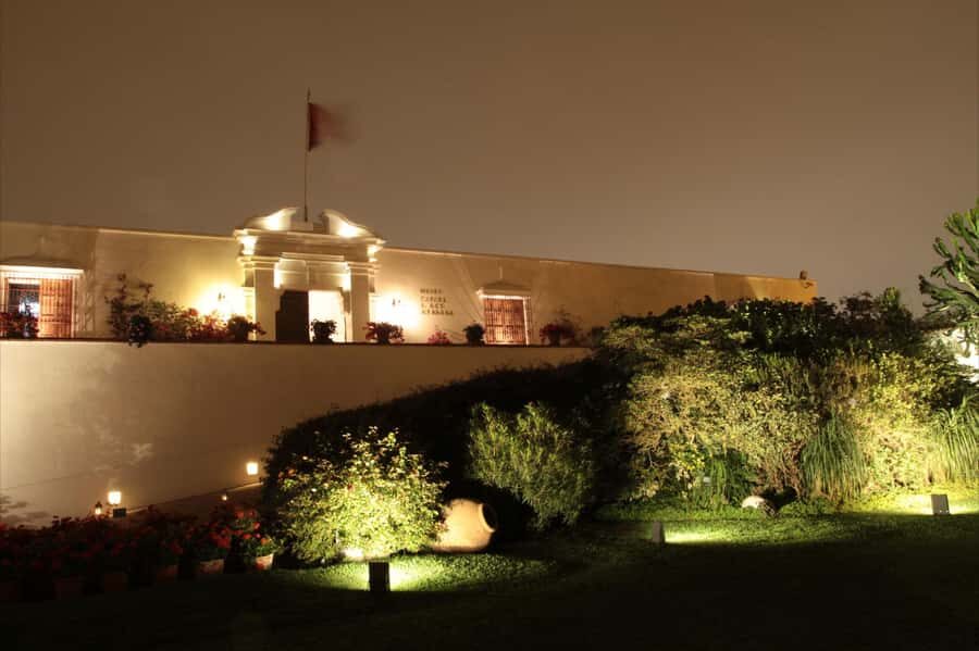 Lima: Huaca Ruins and Larco Museum at Night with Dinner - Larco Museum at night: pre-Inca art with built-in context