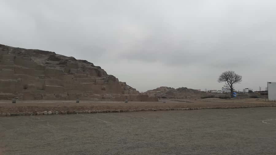 Lima: Tour to Huaca Pucllana and Huaca Mateo Salado - Huaca Pucllana: Miraflores and the 25-meter adobe pyramid