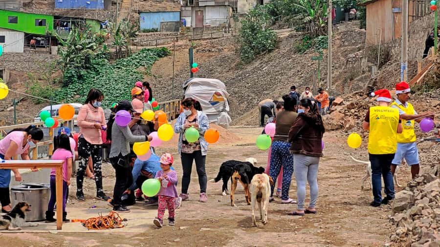 Lima: Villa El Salvador Shanty Town Tour - Meeting neighbors: houses, children, and real conversation energy