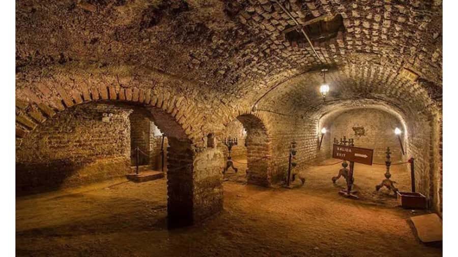 LIMA WALKING TOUR CATACOMBS FROM MIRAFLORES, HISTORICAL CENTER, WINES+BUS - Plaza Mayor de Lima: cathedral, palace, and the Lima power center