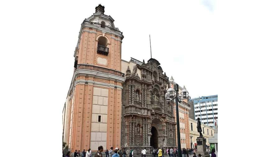 LIMA WALKING TOUR CATACOMBS FROM MIRAFLORES, HISTORICAL CENTER, WINES+BUS - Convent of Santo Domingo to San Francisco Church