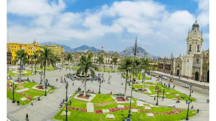 LIMA WALKING TOUR CATACOMBS FROM MIRAFLORES, HISTORICAL CENTER, WINES+BUS - Inside the Catacombs of San Francisco: tight, real, and unforgettable