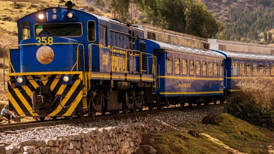 Machu Picchu: 1-day tour by Vistadome Panoramic train - Cusco to Ollantaytambo or Poroy: the ride sets your expectations