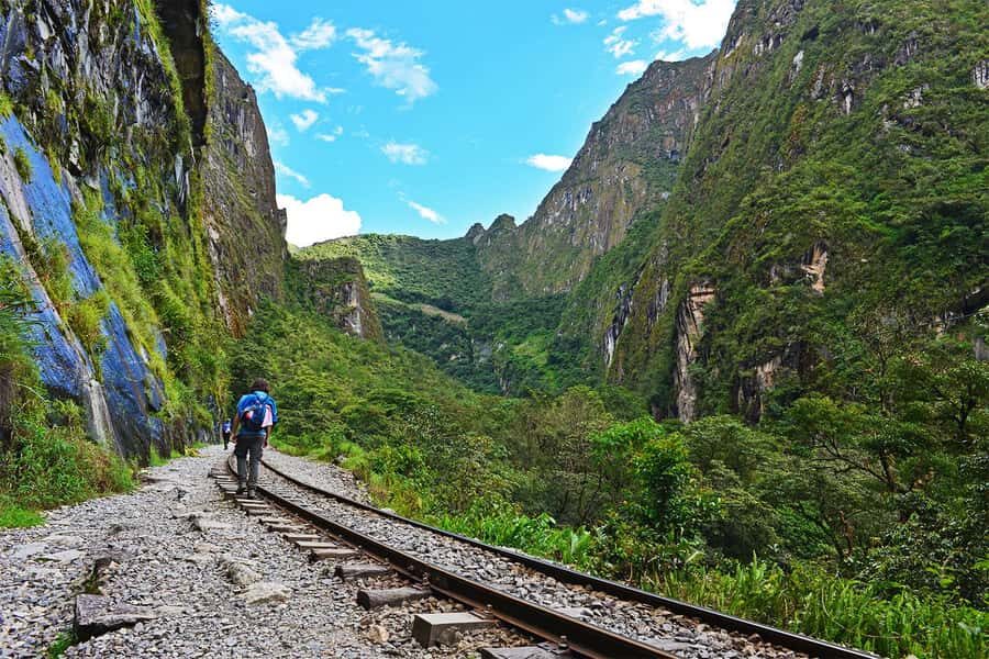 Machu Picchu 2 Days / 1 Night (By Bus) - The road route to Machu Picchu: Cusco to Hidroeléctrica, day 1