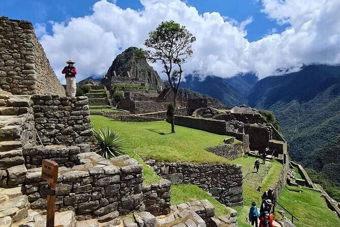 Machu Picchu Full Day Tour from Cusco - Aguas Calientes Free Time: Lunch, Town Strolls, or Thermal Baths