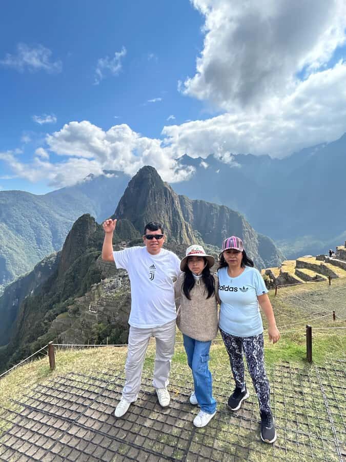 Machu Picchu: Private Tour Guide Service for up to 15 people - Hotel briefing and 24/7 support: what you actually get