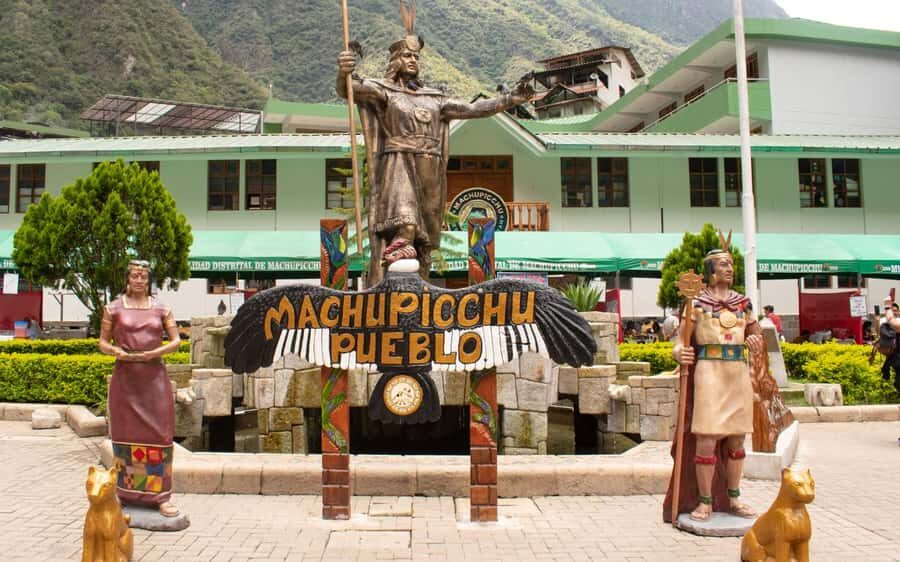 Machupicchu tour by tourist train in 2 days - Day 1: Cusco Pickup, Ollantaytambo Train, and Aguas Calientes Time