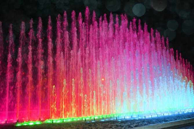 Magic Fountains Park & Bohemian Barranco at Night (Small Group) - Guides and storytelling: why the explanations matter here