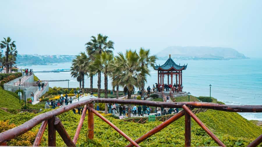 Miraflores & Barranco: Lima’s Modern and Bohemian Tour - Love Park and El Beso by Víctor Delfín: Romantic Art at Ocean Level
