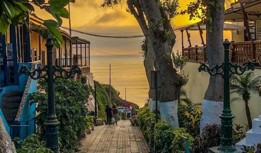 Miraflores & Barranco: Lima’s Modern and Bohemian Tour - Barranco’s Bohemian Route: Municipal Park, Bridge of Sighs, and Plaza Chabuca Granda