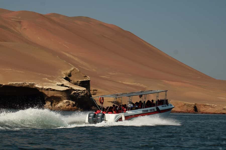 PARACAS: BALLESTAS ISLANDS AND NATIONAL RESERVE - Ballestas Islands by Modern Boat: From El Candelabro to the Rock Monuments