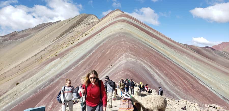 Peru: Rainbow Mountain and Red Valley View Point Tour - Group Size and Guide Support: The Best Case and the Worst Case