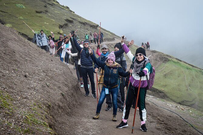 Private Rainbow Mountain Tour From Cusco – Vinicunca Rainbow Mountain - Oxygen balloon and first aid: what it really adds
