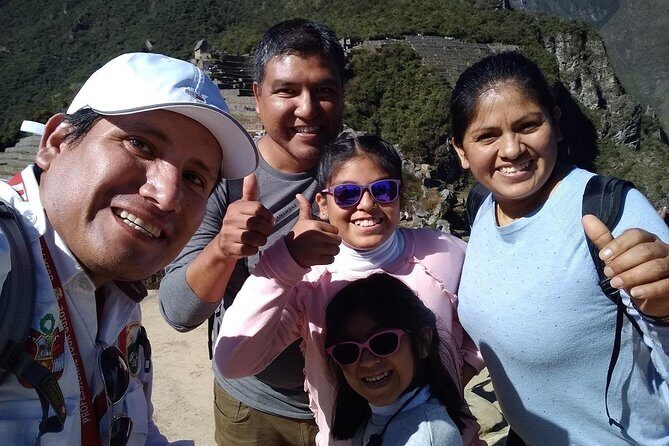 Private Tour Guide in Machupicchu from Aguas Calientes. - From Aguas Calientes to Machu Picchu: the smooth start