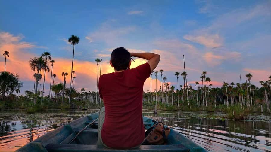 Puerto Maldonado: Lake Yacumama sunset and piranha fishing - The boat cruise: your 3-hour window on the lake