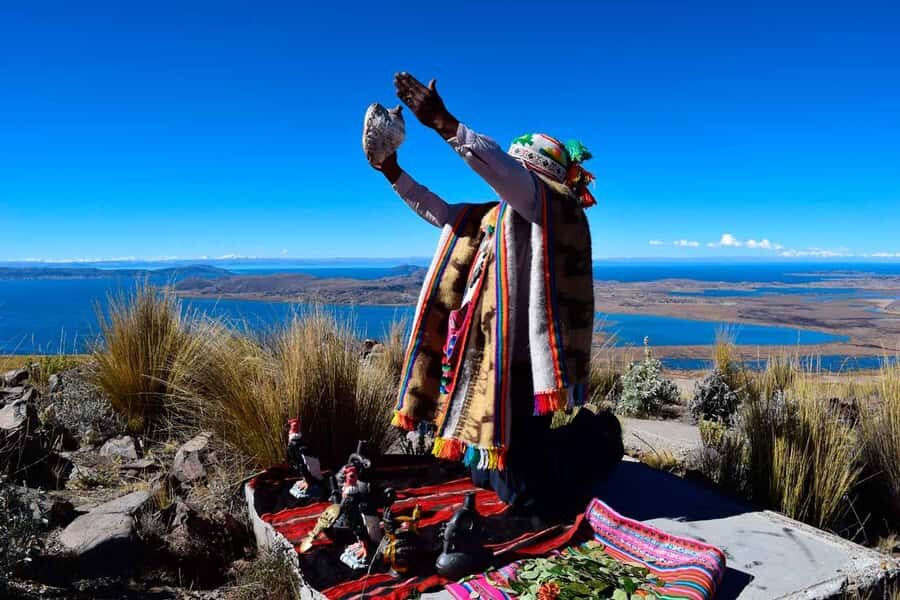 Puno: Chucuito, Aramu Muru, and Juli Day Trip - Chullpas of Molloco: funerary towers you can’t unsee