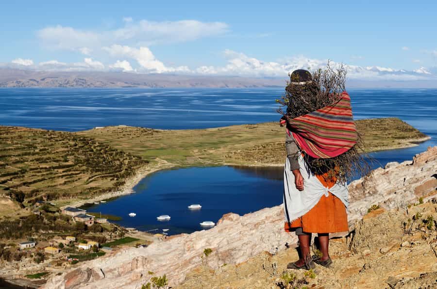 Puno: Lake Titicaca Day Tour - Uros floating islands: stepping on the water bed and meeting real residents