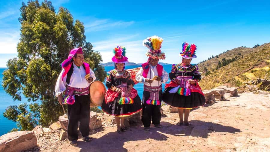 Puno: Lake Titicaca, Uros, and Taquile Full-Day Tour - Uros Floating Islands and Life on Sugarcane