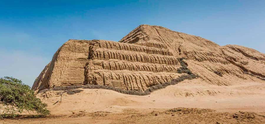 Pyramids of the Sun and the Moon, Huanchaco and Chan Chan - Pyramids of the Sun and Moon: Moche shrines with clear context