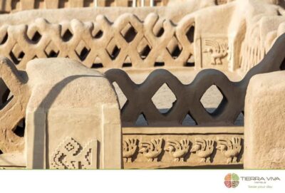 Pyramids of the Sun and the Moon, Huanchaco and Chan Chan - Huaca del Arco Iris (Huaca del Dragon): Chimú adobe murals and stelae