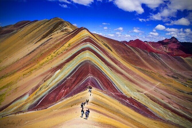 rainbow mountain full day - Chirihuani fueling stop: breakfast before the altitude work